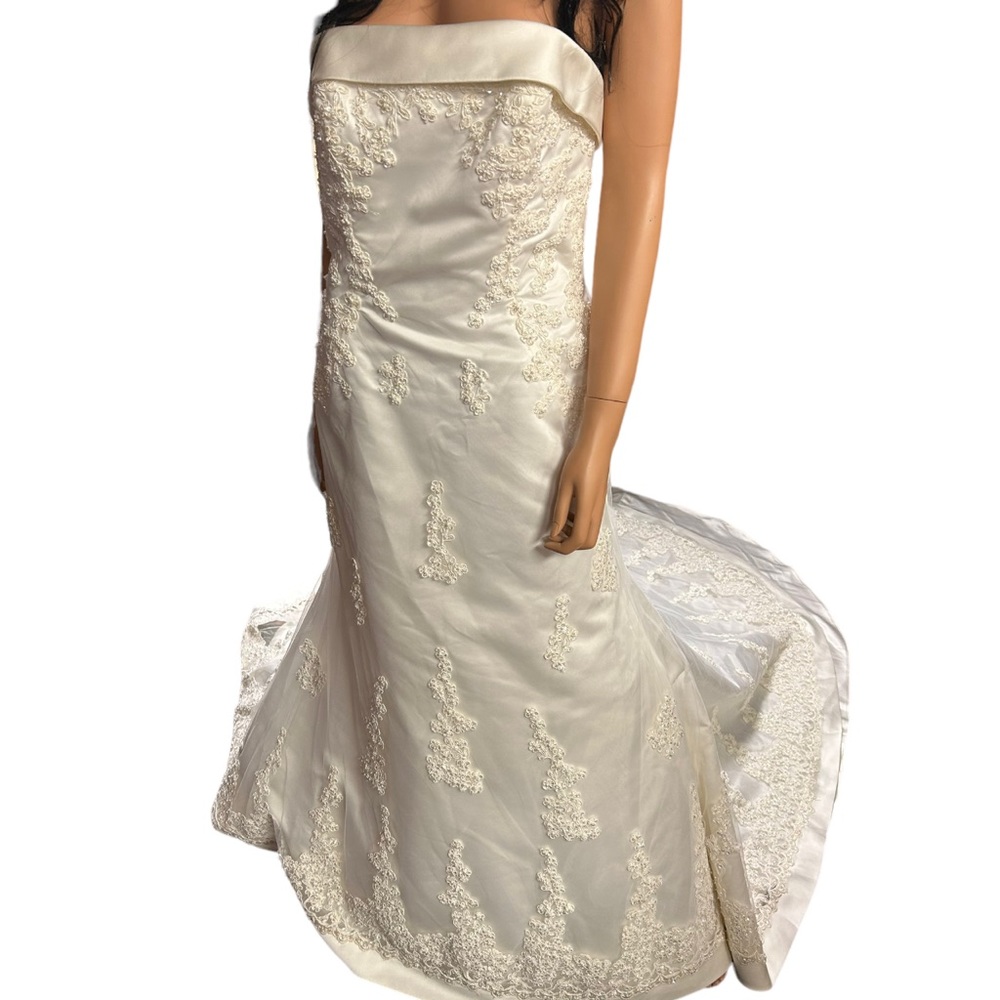 Wedding Dress - Picture 2 of 13